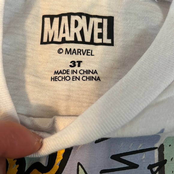 LIKE NEW 3T boy’s BoxLunch Exclusive Marvel Superheroes graphic tee!! - Picture 3 of 3